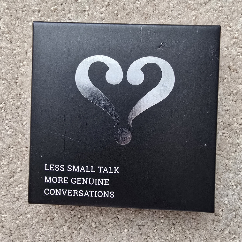 Vertellis "Less Small Talk More Genuine Conversations" is a card game